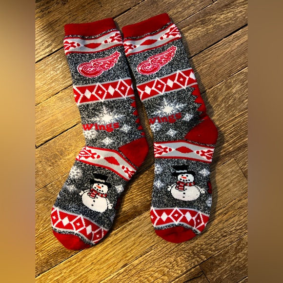 NWOT- Detroit Red Wings lounge socks - Picture 1 of 2